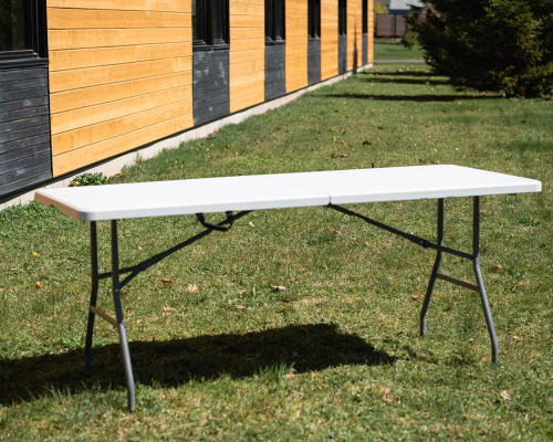 Tables pliantes (4 disponibles)